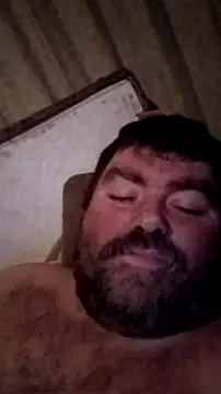 Rcraigue4 online show from February 4, 1:56 am