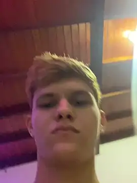 izan 20 online show from February 3, 4:35 am