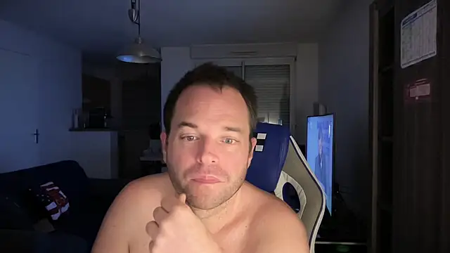 Funnyjul31 online show from March 5, 7:06 pm