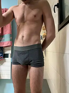 Snapshot of Maxwhite05 chatting on January 31, 6:47 pm Maxwhite05 online show from January 31, 6:47 pm