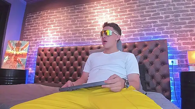 Thomas May4rs online show from February 21, 4:18 am