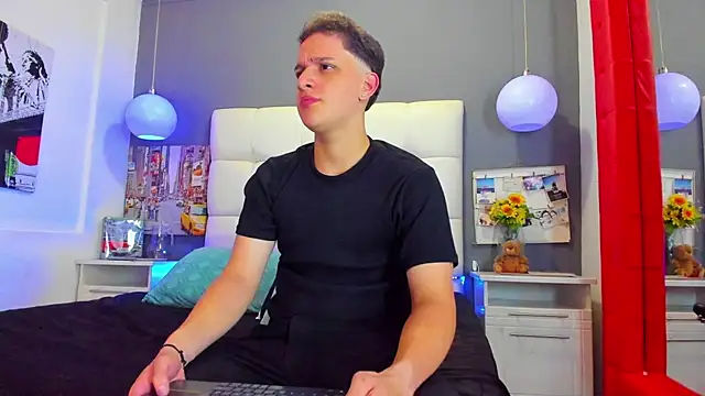 Thomas May4rs online show from March 11, 3:59 am