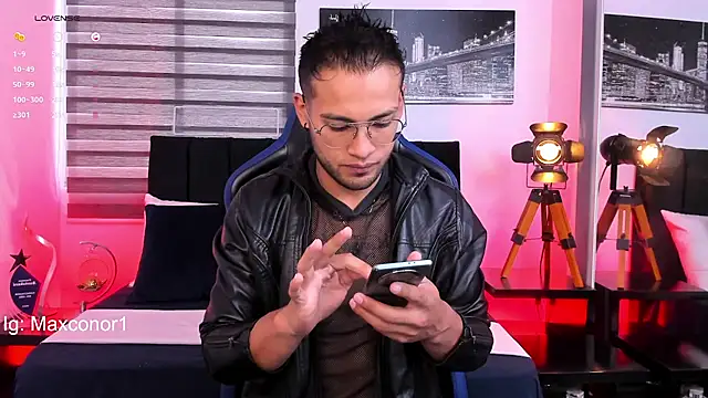 Snapshot of Max_Conor1 chatting on March 18, 11:22 am Max Conor1 online show from March 18, 11:22 am