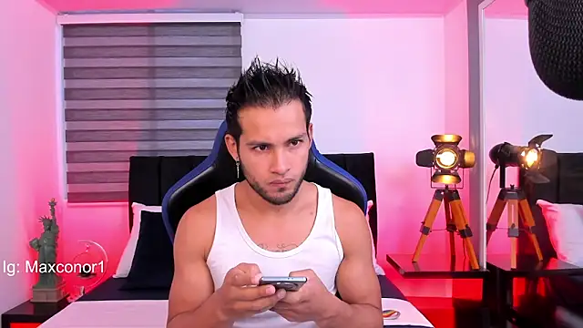 Snapshot of Max_Conor1 chatting on March 7, 11:18 am Max Conor1 online show from March 7, 11:18 am