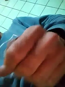 Snapshot of CuttableBuyout chatting on October 4, 5:56 am CuttableBuyout online show from October 4, 5:56 am