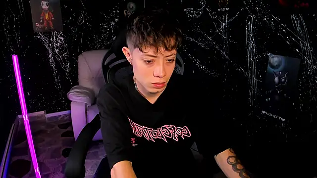 marcuscollins1  online show from February 22, 3:32 pm