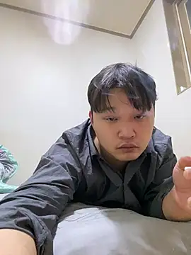 offwhite777 online show from February 20, 9:33 am