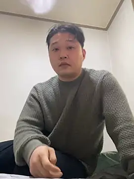 offwhite777 online show from February 23, 6:55 am