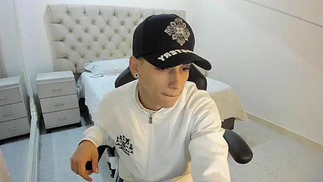 JhoanLeandro online show from November 30, 4:58 am