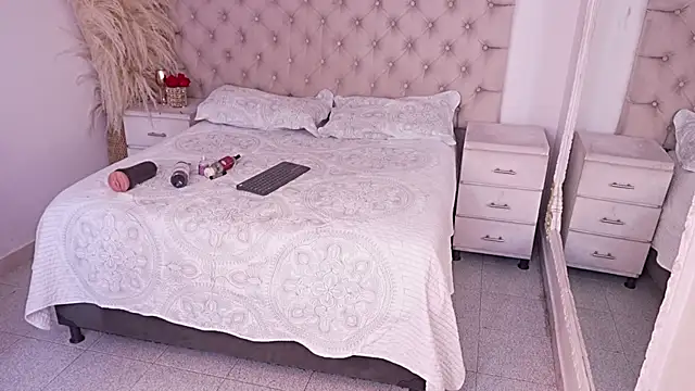 JhoanLeandro online show from March 13, 4:53 am