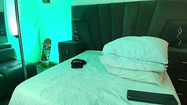 JhoanLeandro online show from February 8, 4:47 am