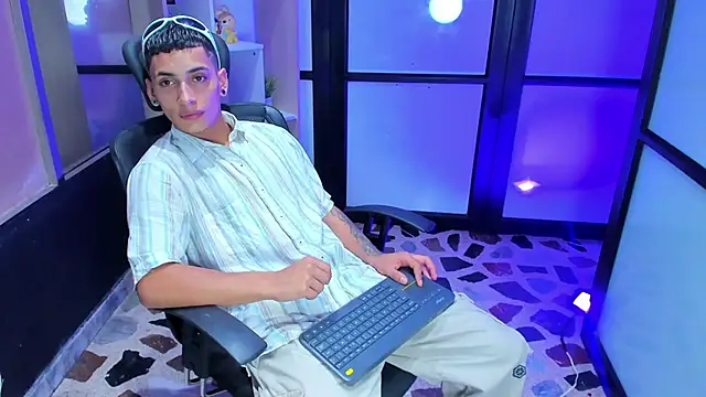 JhoanLeandro online show from February 15, 4:47 am