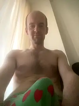 LynnAhNight online show from October 4, 4:06 am