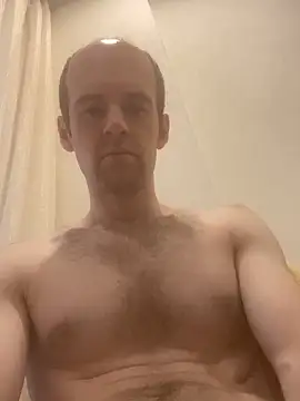 LynnAhNight online show from October 2, 3:32 am