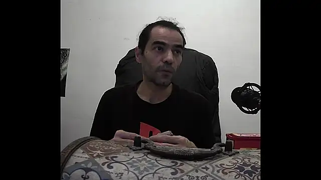 ReyDeBotones online show from April 5, 7:32 pm