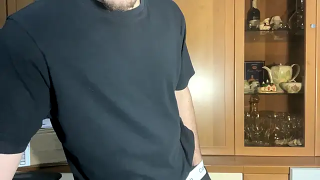 NaplesGuy04 online show from February 12, 5:37 pm