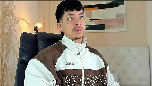 ISAAC CRYSTON online show from November 24, 8:54 pm