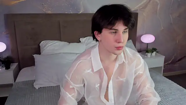 Snapshot of AdrianoAubert chatting on March 20, 3:02 am AdrianoAubert online show from March 20, 3:02 am
