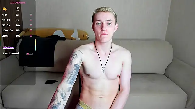 Snapshot of crazybottom99 chatting on March 17, 7:48 pm crazybottom99 online show from March 17, 7:48 pm