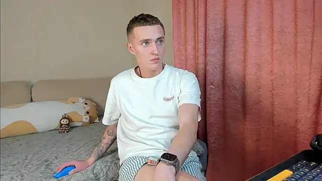 crazybottom99 online show from October 31, 7:39 pm