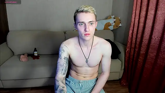 Snapshot of crazybottom99 chatting on March 11, 5:24 pm crazybottom99 online show from March 11, 5:24 pm