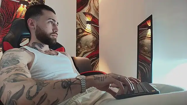 Luke davis01 online show from December 18, 1:51 pm