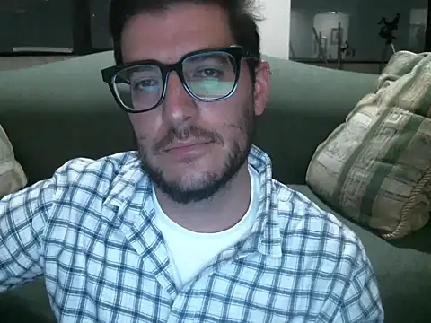 quitomanec online show from April 24, 12:57 am