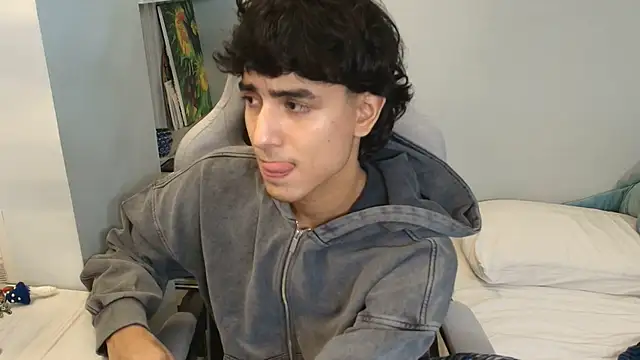 Snapshot of salvatore_montt chatting on October 17, 7:12 am salvatore montt online show from October 17, 7:12 am