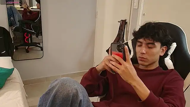 Snapshot of salvatore_montt chatting on March 12, 7:46 am salvatore montt online show from March 12, 7:46 am