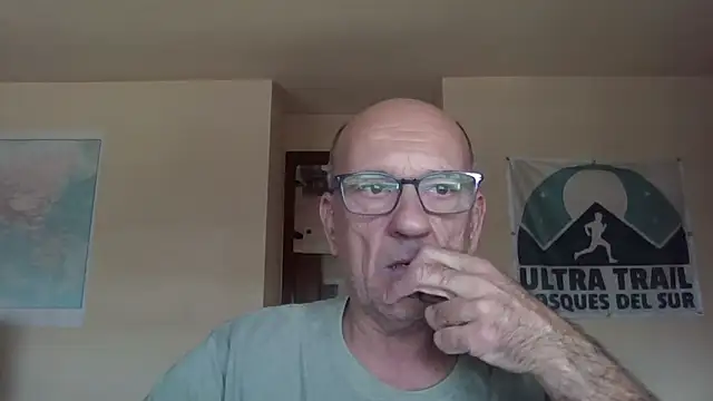 Snapshot of llopaco chatting on October 13, 10:54 am llopaco online show from October 13, 10:54 am