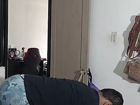 juniorguty online show from November 12, 6:24 pm