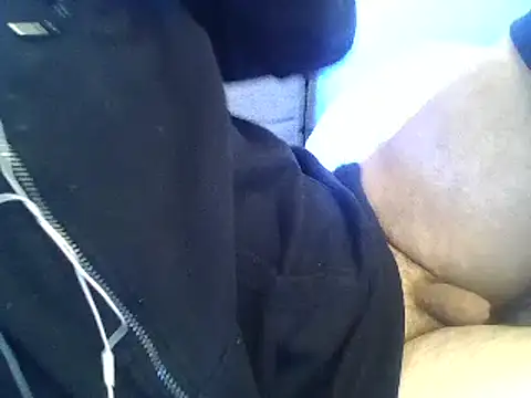 Snapshot of Andre35w chatting on March 20, 1:04 pm Andre35w online show from March 20, 1:04 pm