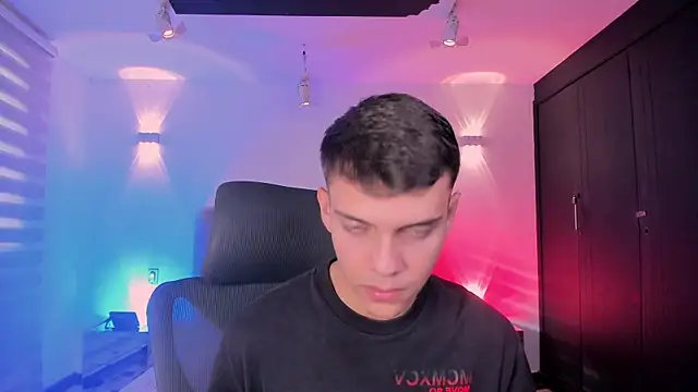 JacobRoberts1 online show from October 31, 9:29 pm