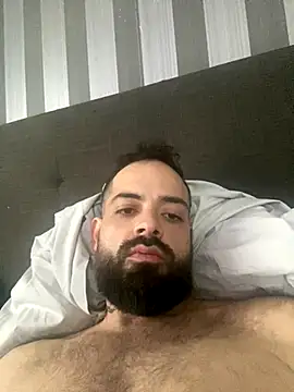 guccititi online show from October 20, 1:15 pm