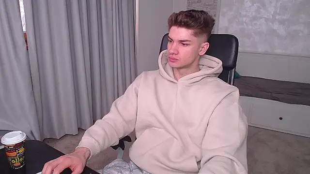 MaxKaiden online show from April 5, 5:48 am