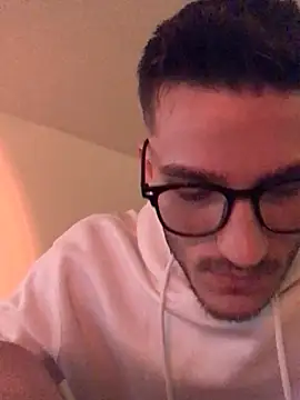 Snapshot of yoyoboy988 chatting on March 11, 7:47 pm yoyoboy988 online show from March 11, 7:47 pm