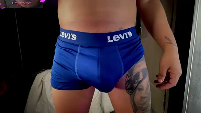 jeffvalemtino online show from May 29, 12:42 am