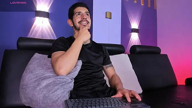 AlejandroStormm online show from June 7, 5:47 am