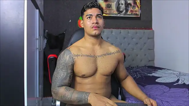 luigi hot  online show from October 22, 3:10 am