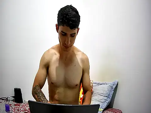 Snapshot of Brian_lumper01 chatting on March 5, 5:18 pm Brian lumper01 online show from March 5, 5:18 pm