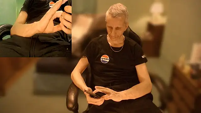 maxdaddy690 online show from December 31, 2:03 pm