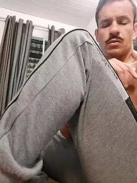 juniortche1313 online show from October 31, 7:06 pm