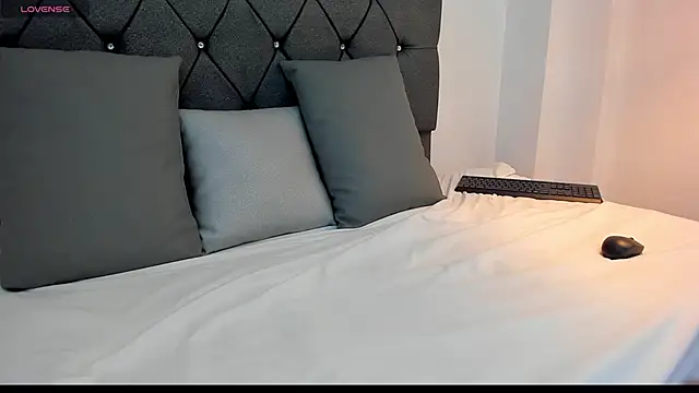 noah johes online show from February 26, 4:47 am