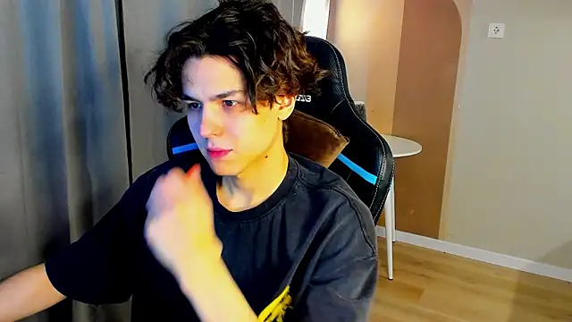 TravisRevas online show from February 28, 3:49 am