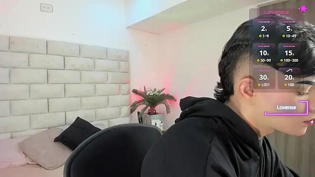 Dylan Turnerr online show from March 11, 4:43 am