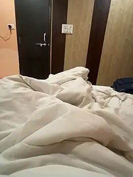 Randomrahulpillu online show from February 17, 2:32 am