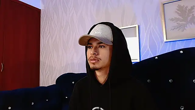 MathewAdams online show from November 14, 7:15 pm