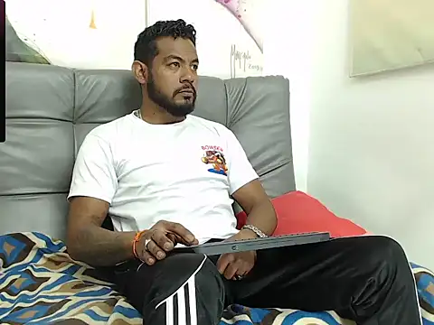 BladeFoxxx1 online show from September 13, 5:52 am