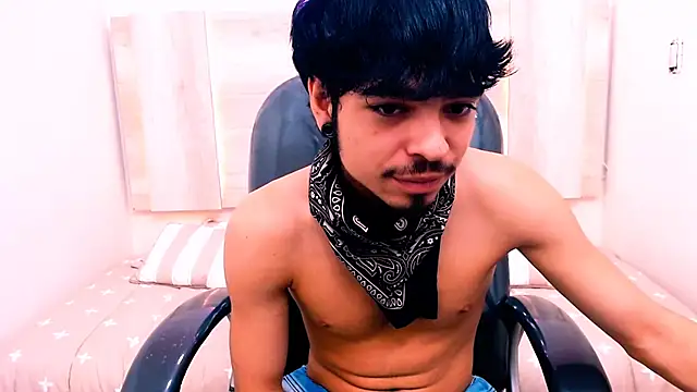 SexxzoneBoy online show from March 16, 5:14 am