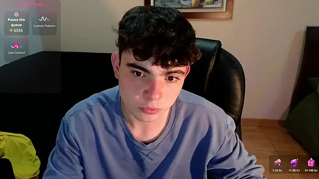 lukeboyce33 online show from March 18, 4:04 am